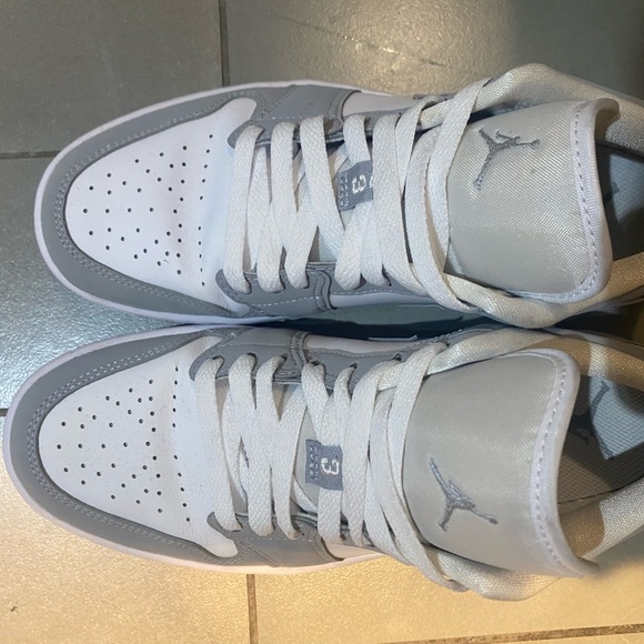 Women’s Air Jordan 1 low - Picture 2 of 5